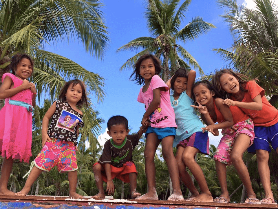 バゴンバヌア島の子どもたち