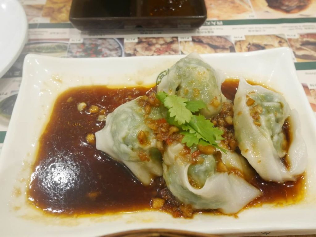 Dumpling with spicy souse(150ペソ=約330円)