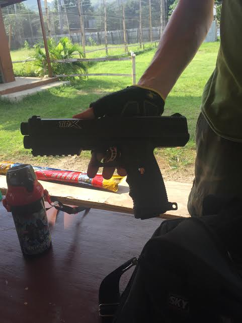 自分専用のペイントボール用の銃だそうです。