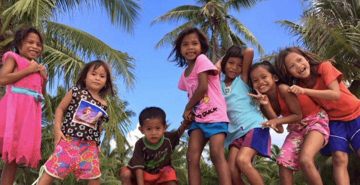 バゴンバヌア島の子どもたち