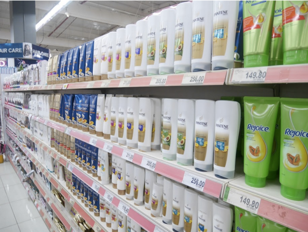 日本でも販売しているシャンプーも多く並んでいます。